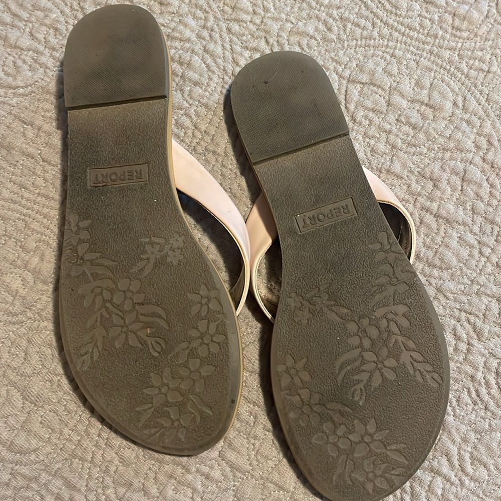 Report Women's Tan and Gold strappy Sandals - Picture 4 of 4